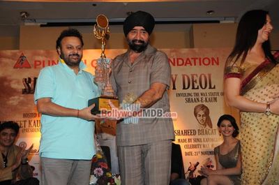 Sunny Deol & Urvashi Rautela at the unveiling of the wax statue of Shahid Bhagat Singh