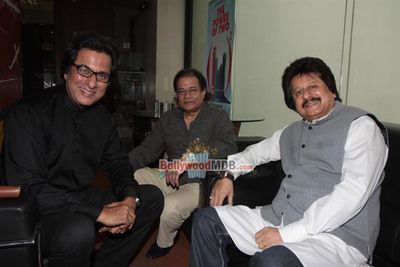 Pankaj Udhas, Anup Jalota & Talat Aziz at the launch of Caravan-e-Ghazal at 92.7 BIG FM Studios
