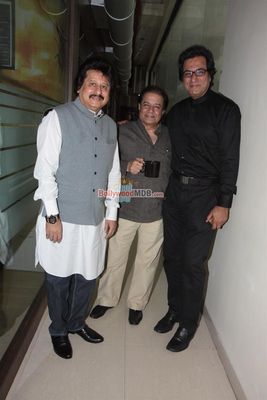 Pankaj Udhas, Anup Jalota & Talat Aziz at the launch of Caravan-e-Ghazal at 92.7 BIG FM Studios