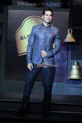 Malaika Arora Khan & Dino Morea walk the ramp for Vikram Phadnis at Blenders Pride Fashion Tour 2013