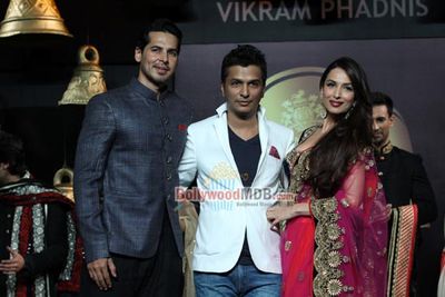 Malaika Arora Khan & Dino Morea walk the ramp for Vikram Phadnis at Blenders Pride Fashion Tour 2013
