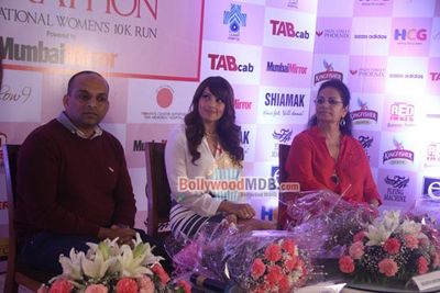 Bipasha Basu with Milind Soman at Pinkathon 10,000 registrations success event