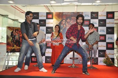 Shahid Kapoor & Sonakshi Sinha promote 'R... Rajkumar' at Reliance Digital