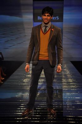 Bolly Celebs at the Blackberrys Sharp Nights Fashion Show