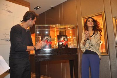 Hrithik Roshan launches 'Krrish 3' exclusive jewellery at store of Farah Ali Khan