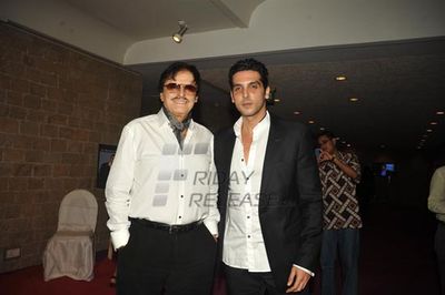 Hrithik Roshan was among Bolly Celebs at the 8th Edition of Dr Batra's Positive Health Awards 2013
