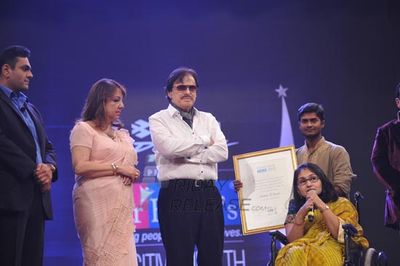 Hrithik Roshan was among Bolly Celebs at the 8th Edition of Dr Batra's Positive Health Awards 2013