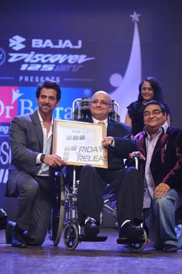 Hrithik Roshan was among Bolly Celebs at the 8th Edition of Dr Batra's Positive Health Awards 2013