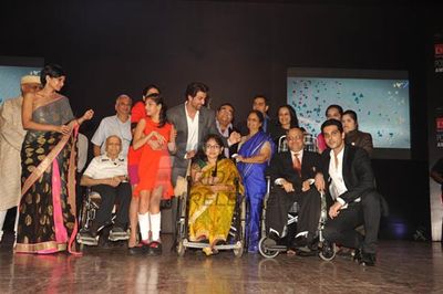Hrithik Roshan was among Bolly Celebs at the 8th Edition of Dr Batra's Positive Health Awards 2013