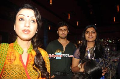 Kajol among Bolly Celebs at the North Bombay Sarbojanin Durga Puja celebrations