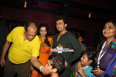 Kajol among Bolly Celebs at the North Bombay Sarbojanin Durga Puja celebrations