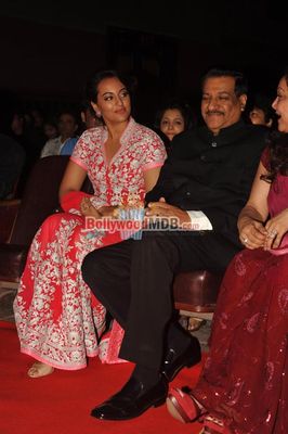 Eminent personalities at 15th Mumbai Film Festival opening ceremony