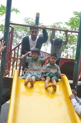 Prateik Babbar celebrates Smita Patil's 58th birth anniversary with Save the Children India NGO