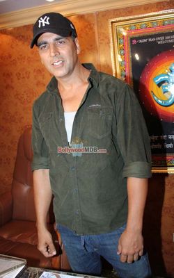 Akshay Kumar promotes \'BOSS\'