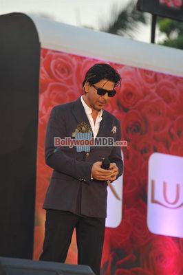 Shah Rukh Khan meets Lux - 'Chennai Express' contest winners