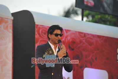 Shah Rukh Khan meets Lux - \'Chennai Express\' contest winners
