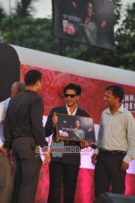 Shah Rukh Khan meets Lux - 'Chennai Express' contest winners