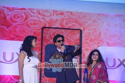 Shah Rukh Khan meets Lux - 'Chennai Express' contest winners