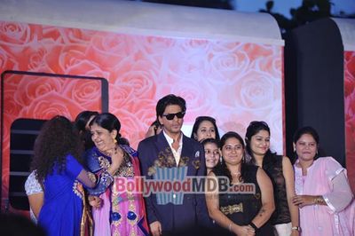 Shah Rukh Khan meets Lux - 'Chennai Express' contest winners