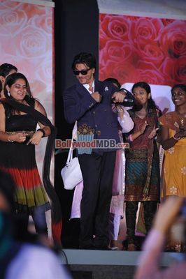 Shah Rukh Khan meets Lux - 'Chennai Express' contest winners