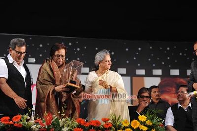 Amitabh Bachchan honoured at 76th birthday of Pandit Hridaynath Mangeshkar
