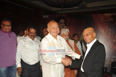 Kangana Ranaut with Home Minister Sushil Kumar Shinde at 'RAJJO' music launch