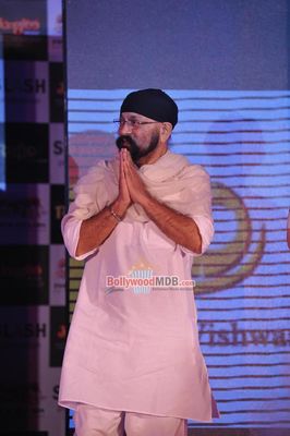 Kangana Ranaut with Home Minister Sushil Kumar Shinde at 'RAJJO' music launch