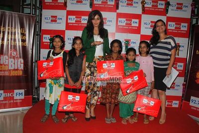 Pooja Chopra visits BIG FM 92.7 Studios for Diwali 2013 special show