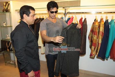 Amisha Patel & Zayed Khan among Bollywood Celebs at designer Shaahid Amir's new collection launch