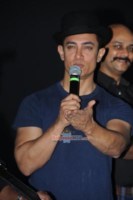 Aamir Khan & Abhishek Bachchan launch 'DHOOM 3' dialogue trailer