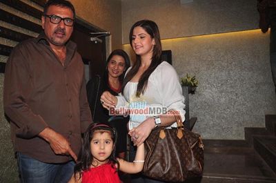 Shah Rukh Khan among Bolly Celebs at the launch of LISTA JEWELS Jewellery Lounge