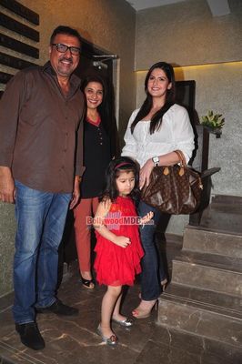 Shah Rukh Khan among Bolly Celebs at the launch of LISTA JEWELS Jewellery Lounge