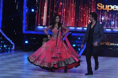 Hrithik Roshan and Priyanka Chopra promote 'Krrish 3' on JHALAK DIKHHLA JAA Season 6 Grand Finale sets