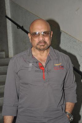 Imran Khan visits Vir Das's new show 'Battle Of Da Sexes' opening night
