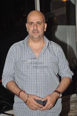 Imran Khan visits Vir Das's new show 'Battle Of Da Sexes' opening night