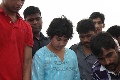 Akshay Kumar's son Aarav doing Ganesh Idol visarjan of his grand mother Dimple Kapadia's Ganpati
