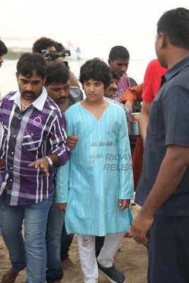 Akshay Kumar's son Aarav doing Ganesh Idol visarjan of his grand mother Dimple Kapadia's Ganpati
