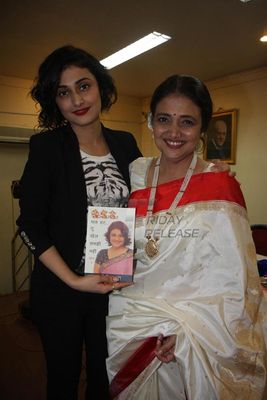 Ragini Khanna at mother Kamini Khanna\'s book launch
