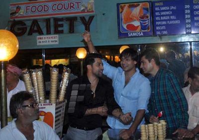 Vivek Oberoi & Aftab Shivdasani with film 'GRAND MASTI' team visits Gaeity Galaxy Cinema Halls