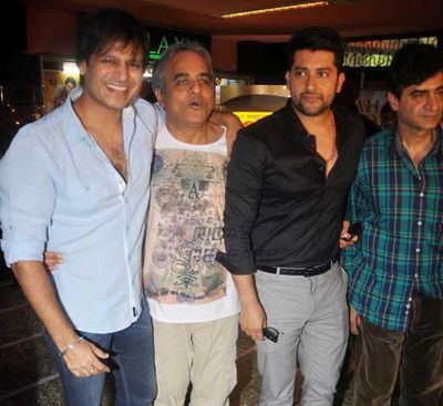 Vivek Oberoi & Aftab Shivdasani with film 'GRAND MASTI' team visits Gaeity Galaxy Cinema Halls