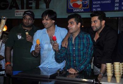 Vivek Oberoi & Aftab Shivdasani with film 'GRAND MASTI' team visits Gaeity Galaxy Cinema Halls