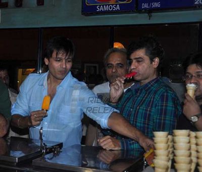 Vivek Oberoi & Aftab Shivdasani with film 'GRAND MASTI' team visits Gaeity Galaxy Cinema Halls
