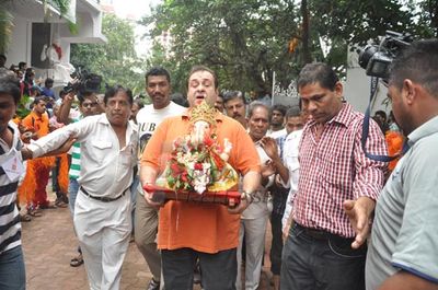 Kapoor family at RK Studios Ganesh Visarjan