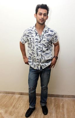 Manjari Phadnis, Madhurima Tuli, Varun Sharma, Suzana Rodrigues at film 'WARNING' promotions