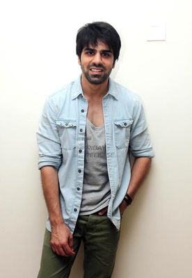Manjari Phadnis, Madhurima Tuli, Varun Sharma, Suzana Rodrigues at film 'WARNING' promotions