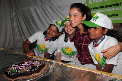 Eesha Koppikhar celebrates her birthday with children of SMILE FOUNDATION NGO