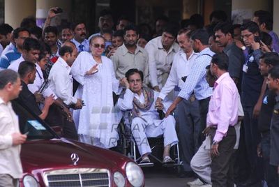 Dilip Kumar discharges from Lilavati Hospital