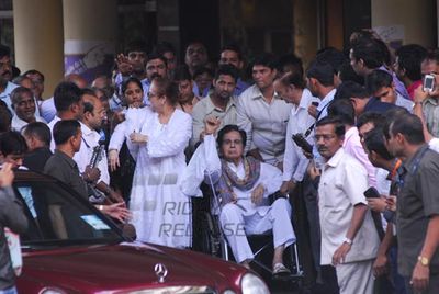 Dilip Kumar discharges from Lilavati Hospital