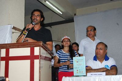 Arjun Rampal and Rahul Roy at The Walkathon 2013
