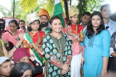Rani Mukherjee presents girl students with 'Mardaani' "medal of bravery"